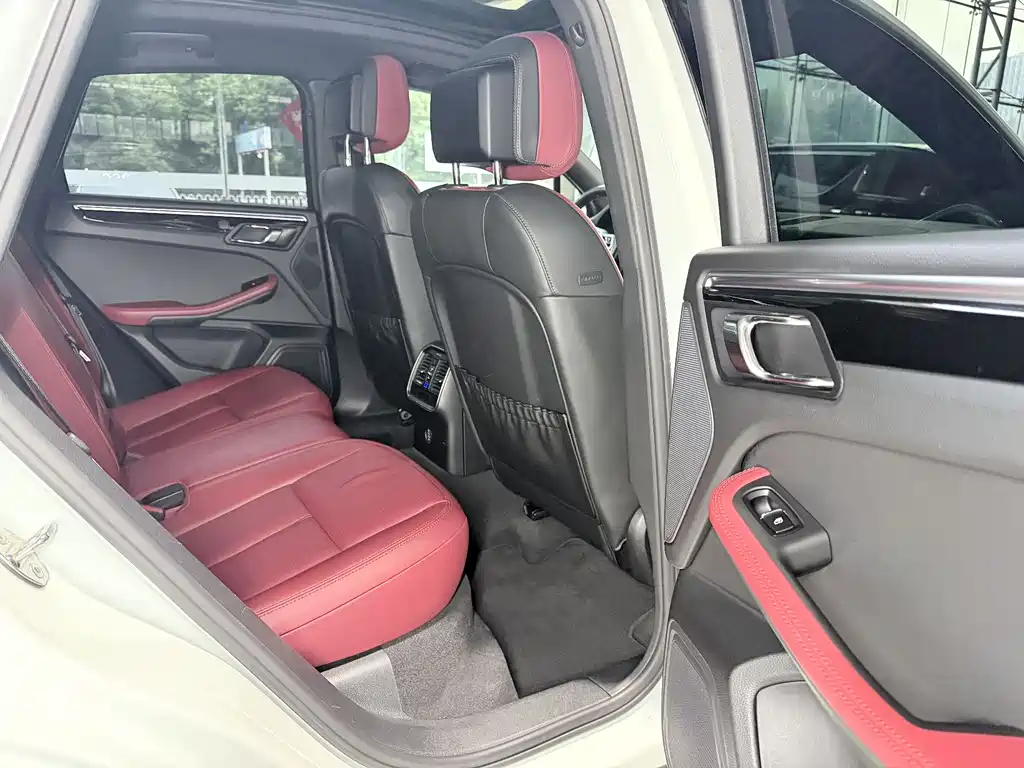 Porsche Macan 2017 — фото 11