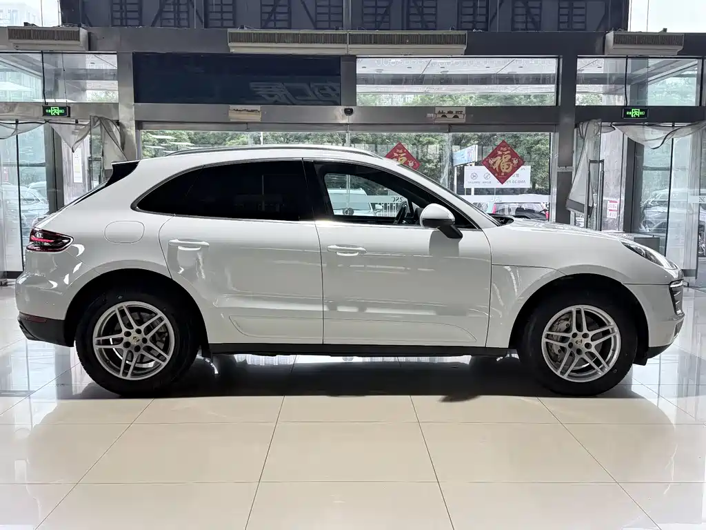 Porsche Macan 2017 — фото 13