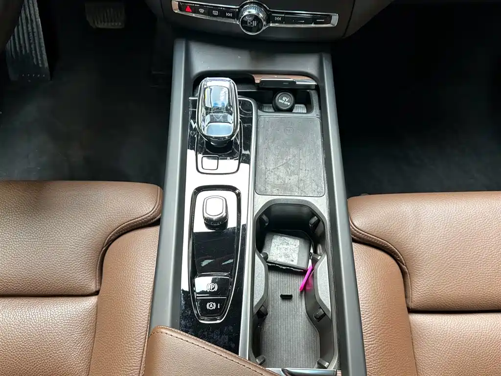 Volvo XC60 2025 — фото 15