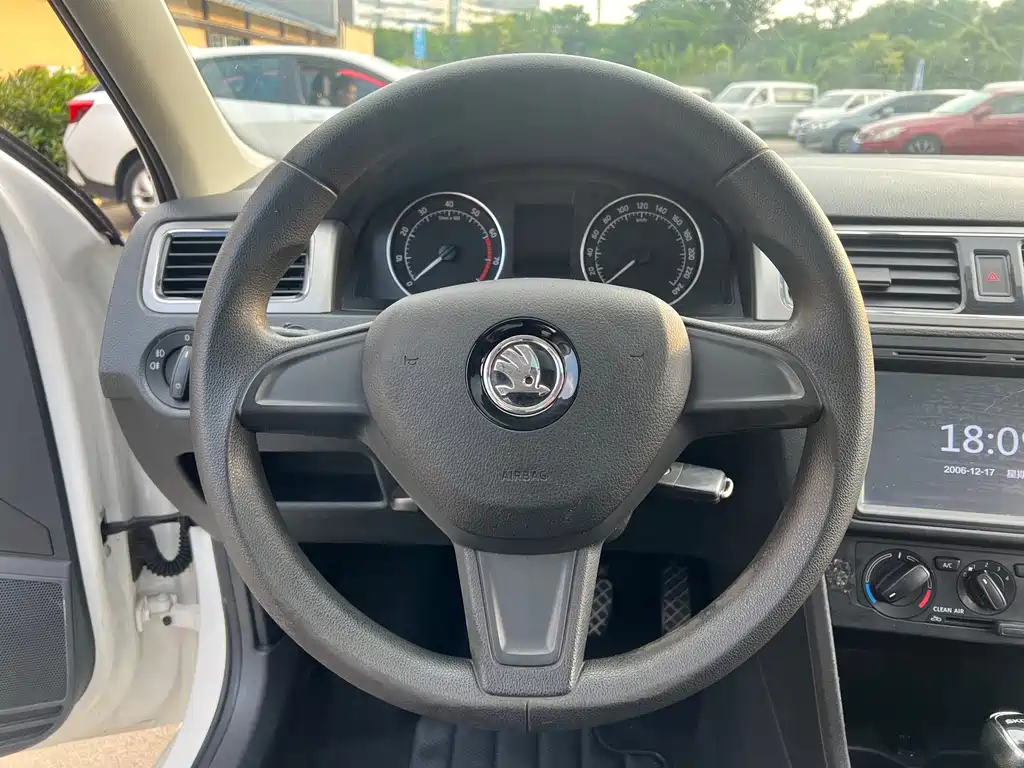 Skoda Rapid Spaceback 2017 — фото 7