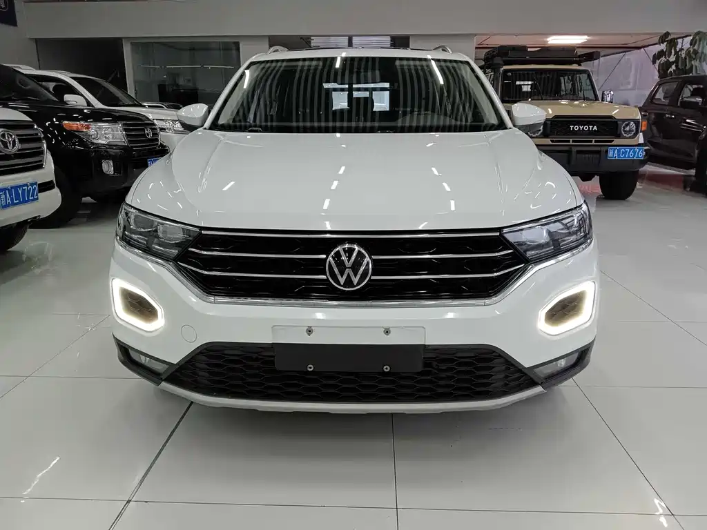Volkswagen T-Roc 2023 — фото 2