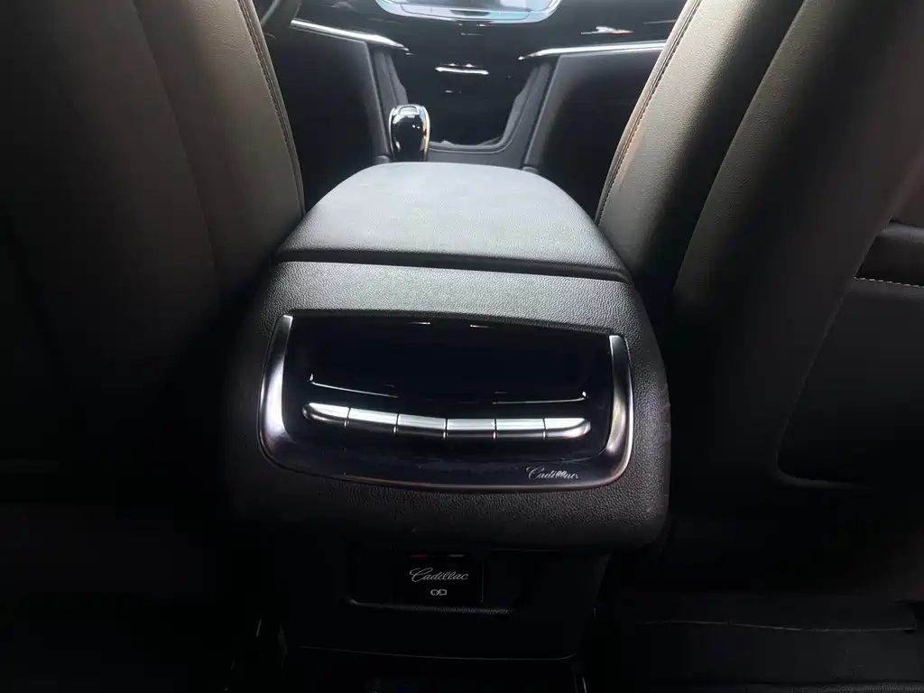 Cadillac XT6 2020 — фото 16