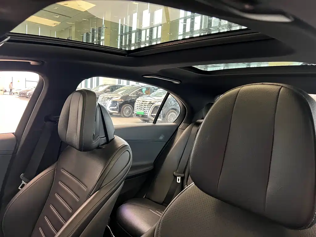 Mercedes-Benz C-Class 2022 — фото 12