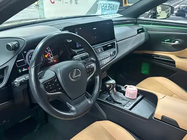 Lexus ES 2022