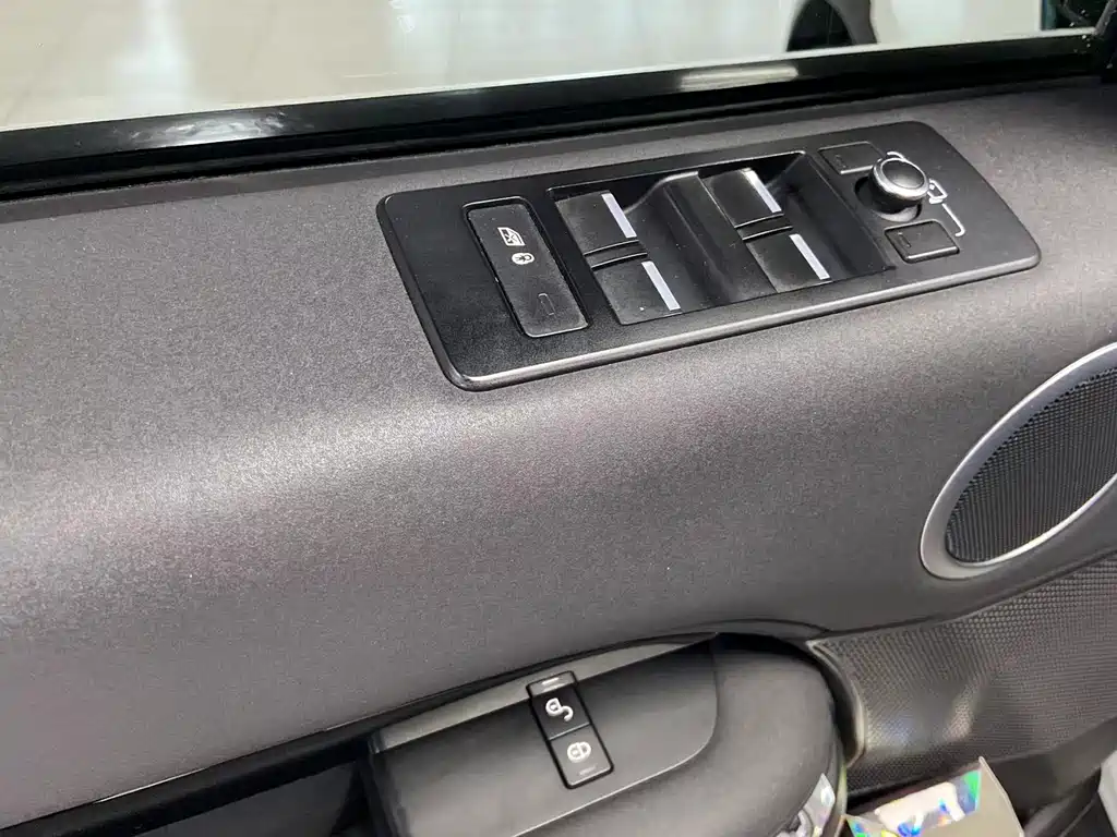 Land Rover Discovery 2018 — фото 13