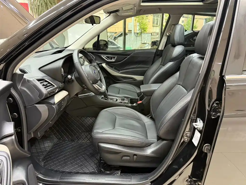 Subaru Forester 2023 — фото 16