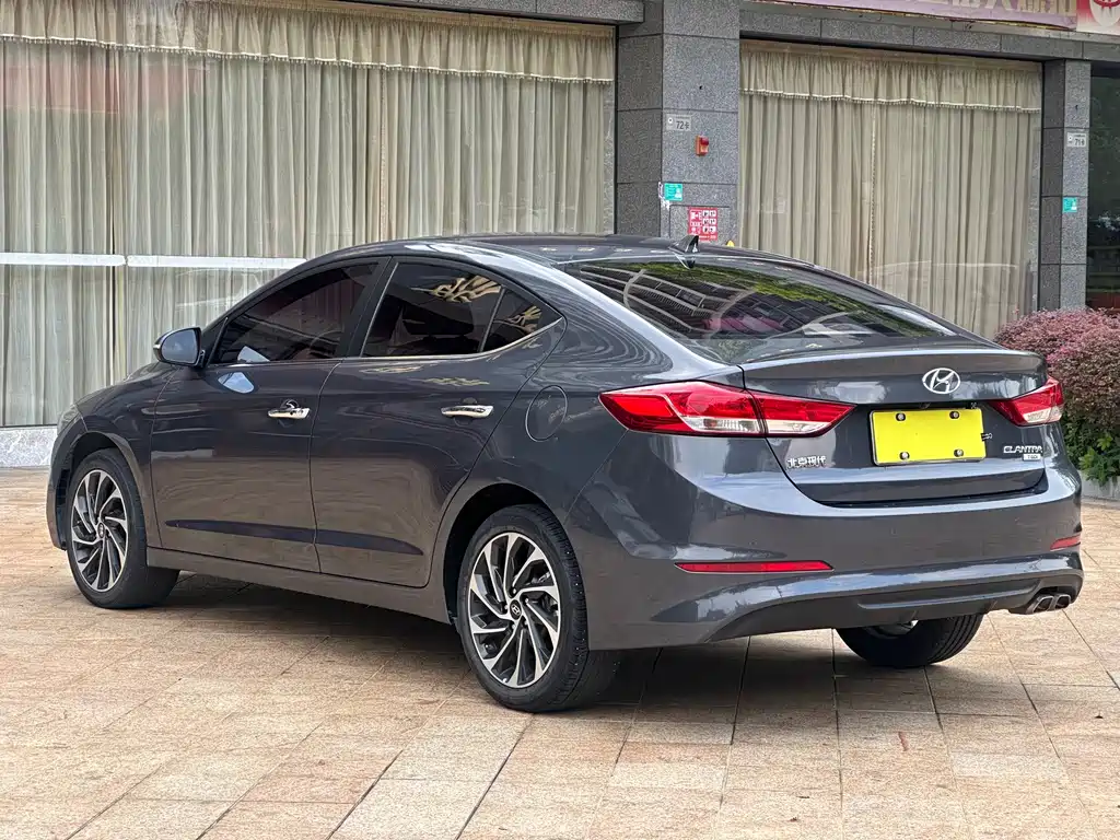 Hyundai Elantra 2020 — фото 10