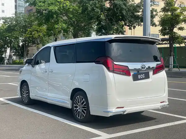 Toyota Alphard 2012