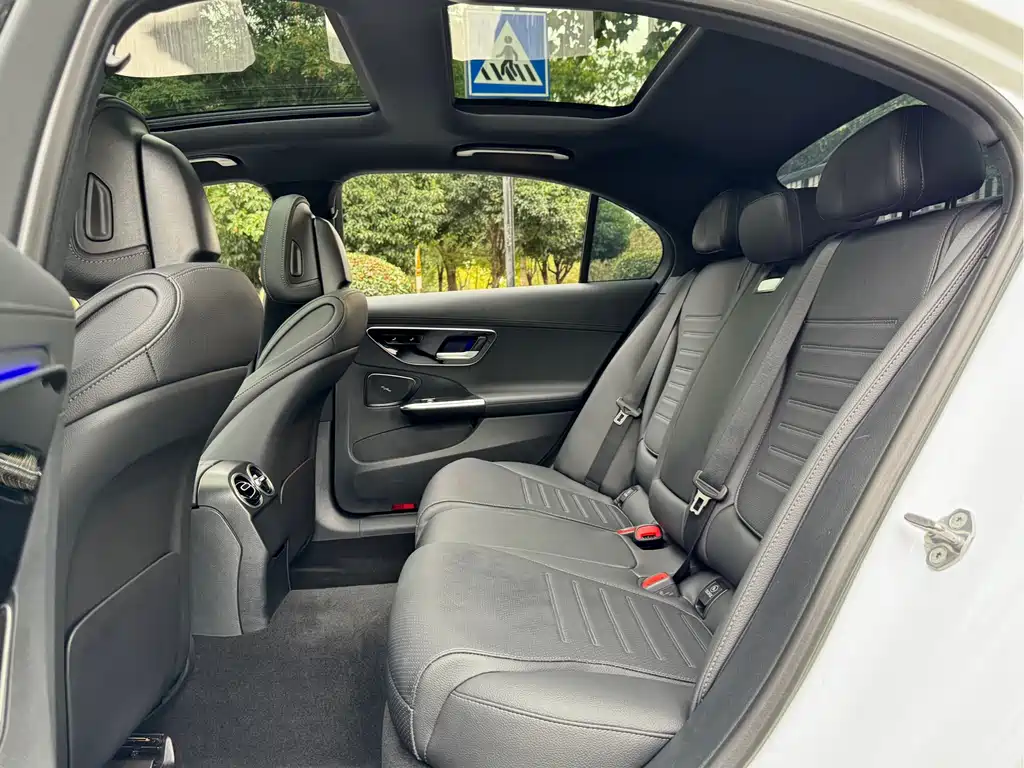 Mercedes-Benz C-Class 2023 — фото 8