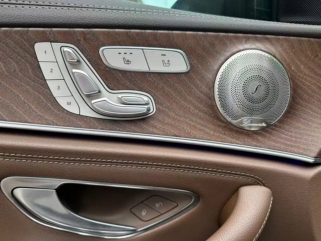 Mercedes-Benz E-Class 2023 — фото 12