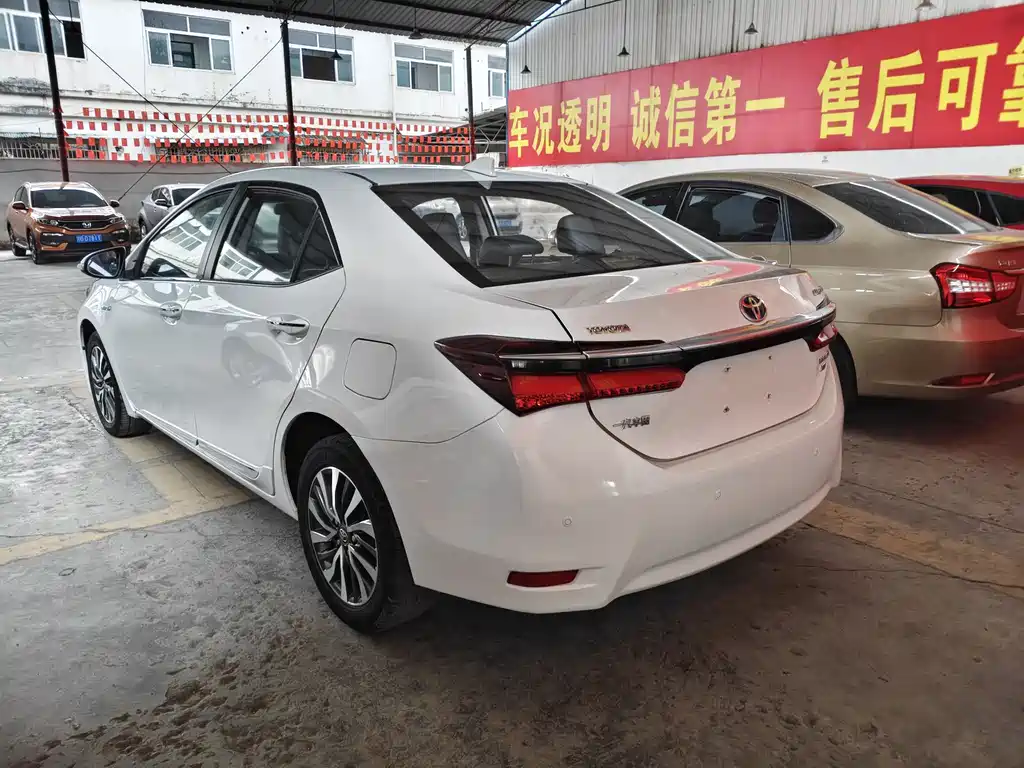Toyota Corolla 2017 — фото 12