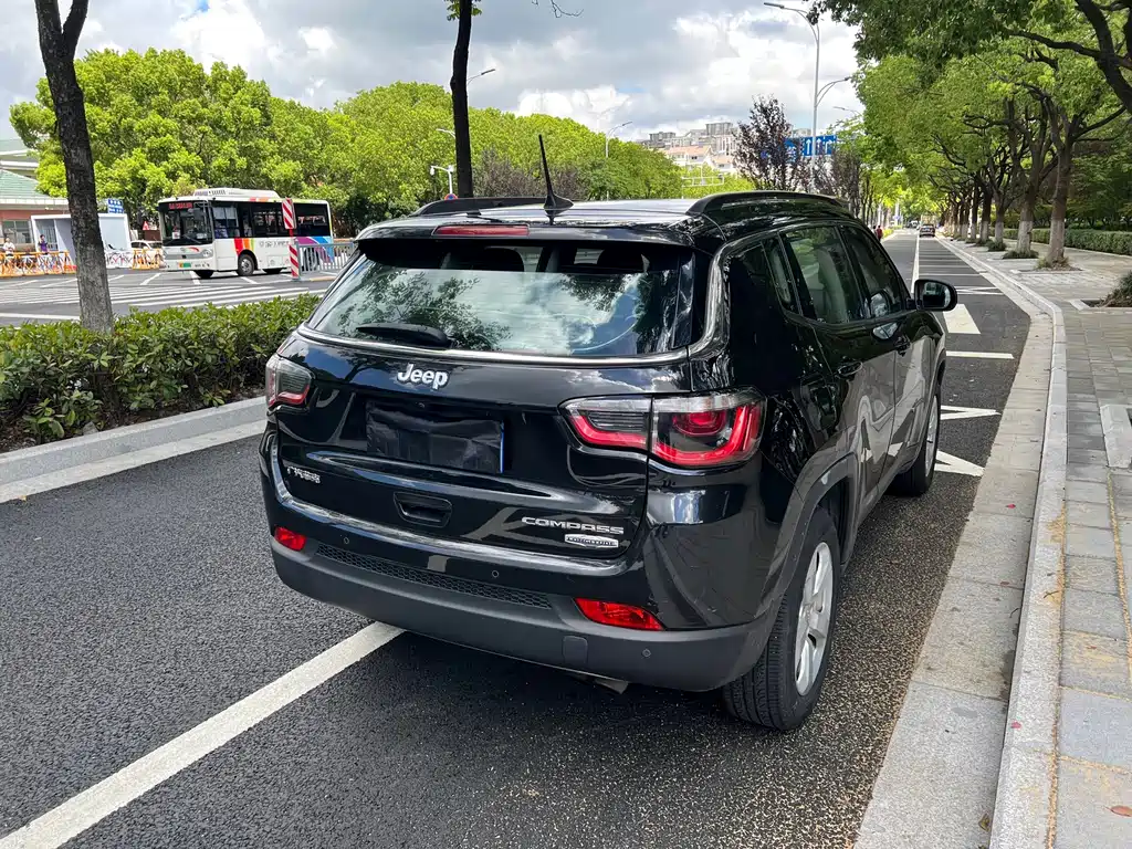 Jeep Compass 2018 — фото 7