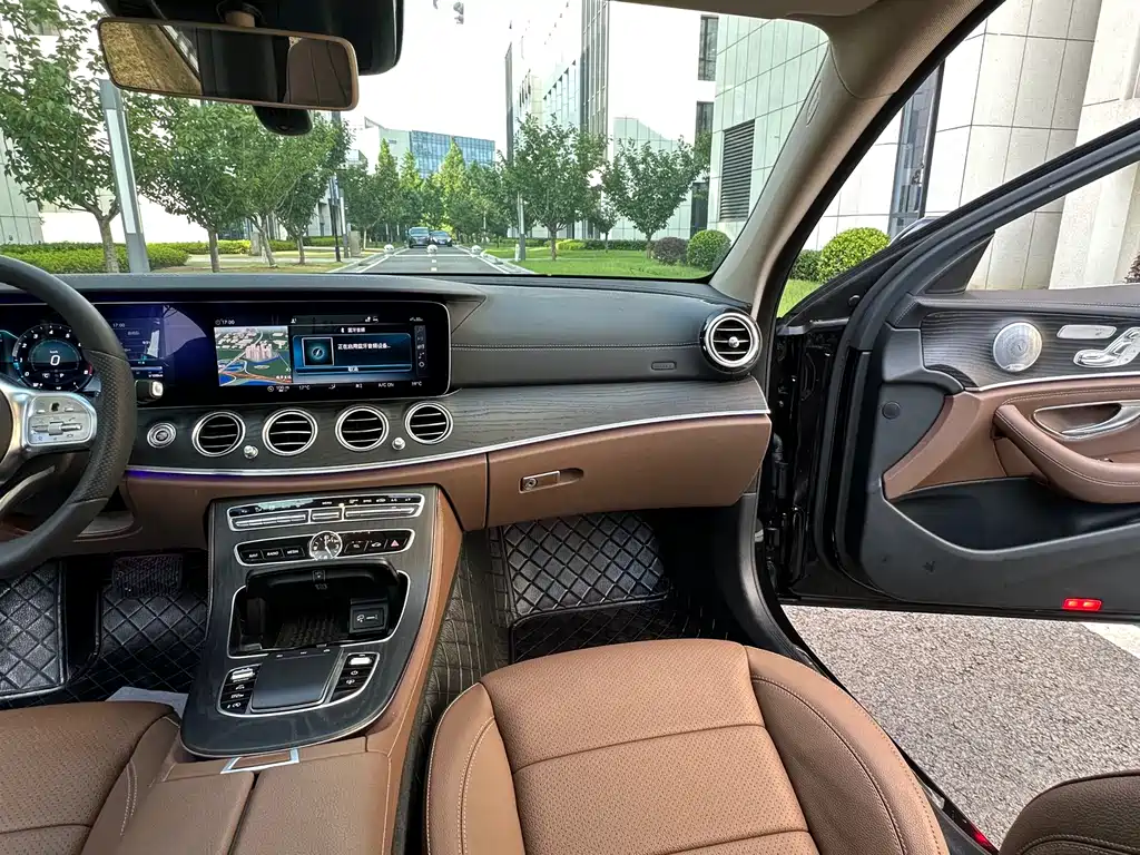 Mercedes-Benz E-Class 2020 — фото 13
