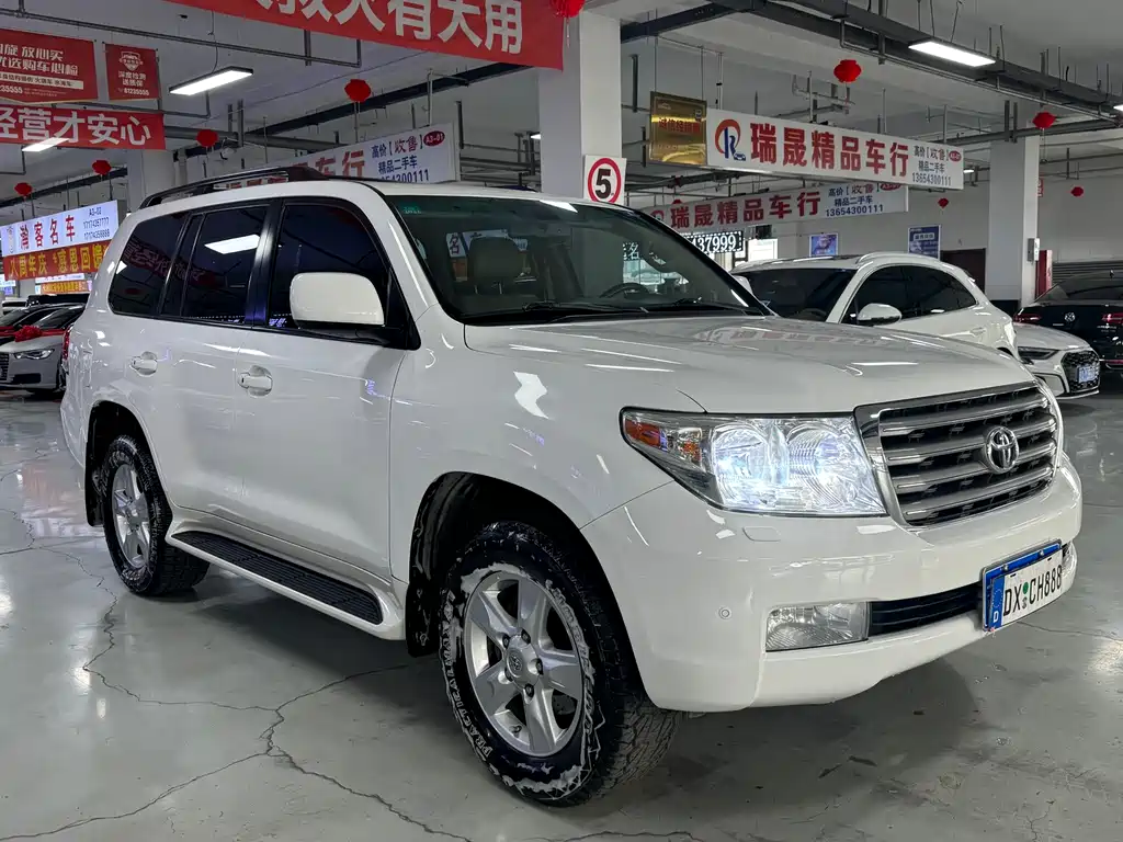 Toyota Land Cruiser 2011 — фото 3