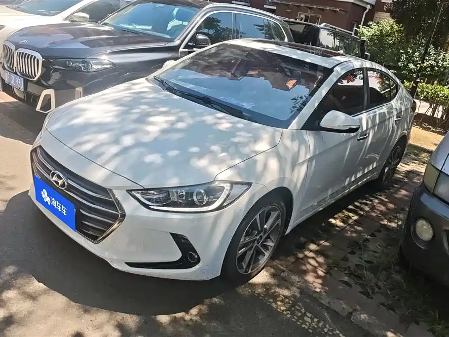 Hyundai Elantra 2016 — фото 1