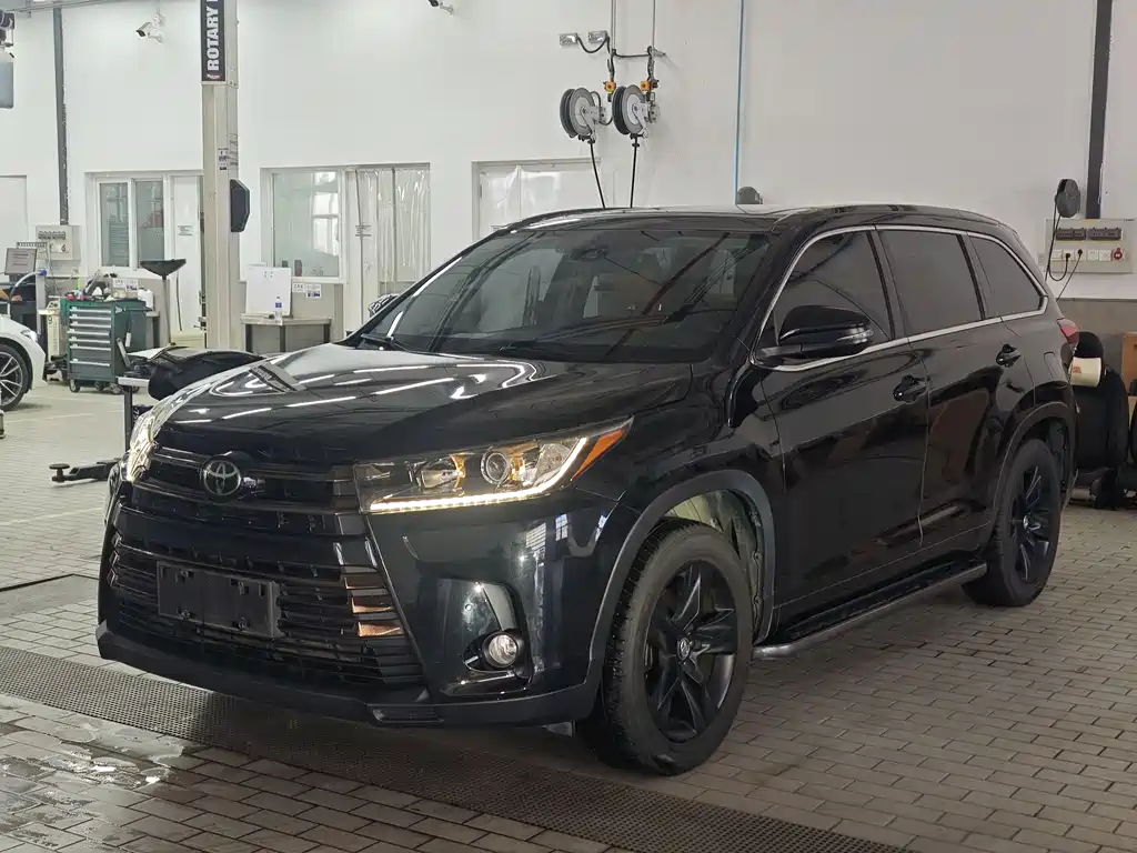 Toyota Highlander 2020 — фото 1