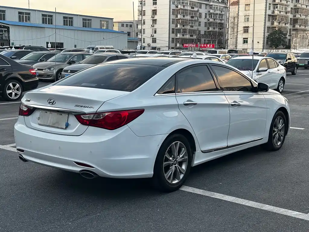 Hyundai Sonata 2014 — фото 12