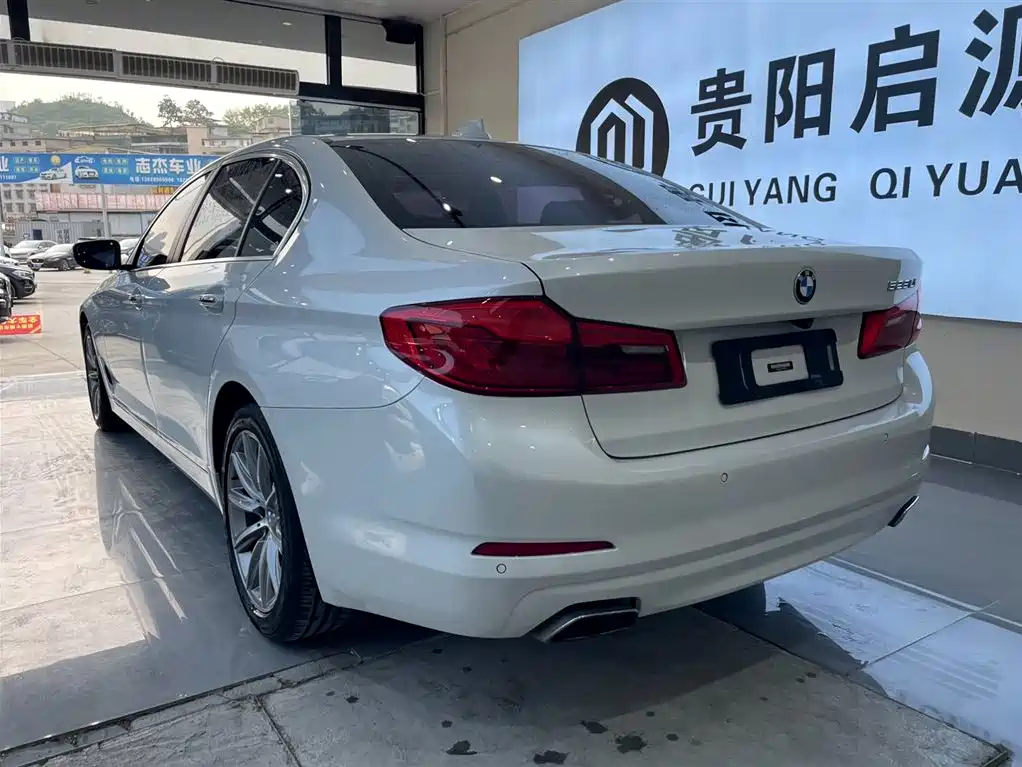 BMW 5 Series 2018 — фото 20