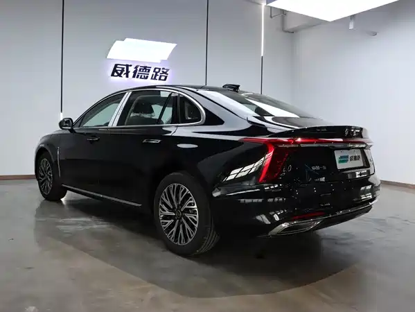Hongqi H5 2025