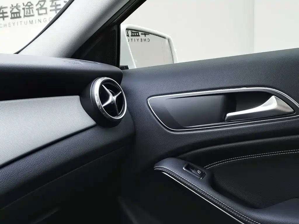 Mercedes-Benz GLA 2014 — фото 16