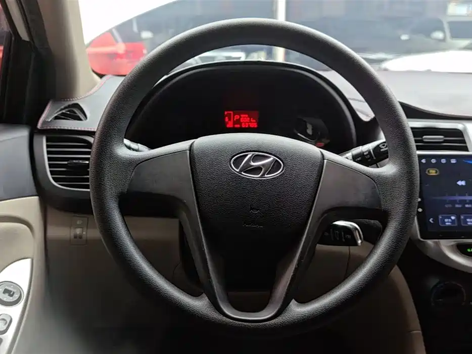 Hyundai Verna 2014 — фото 10