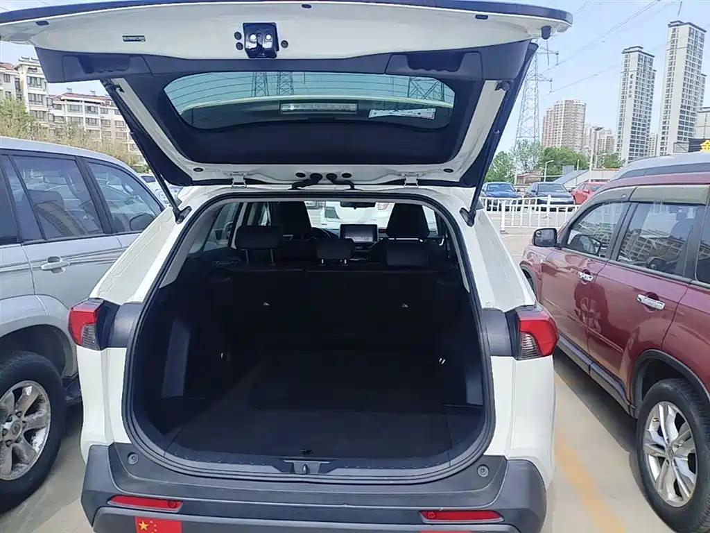 Toyota RAV4 2020 — фото 19