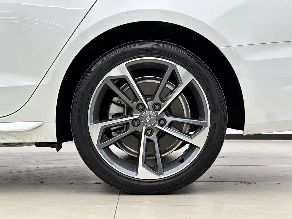 Audi A4L 2022 — фото 15