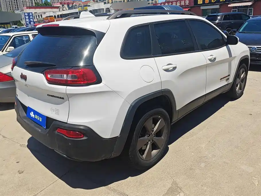 Jeep Cherokee 2017 — фото 3