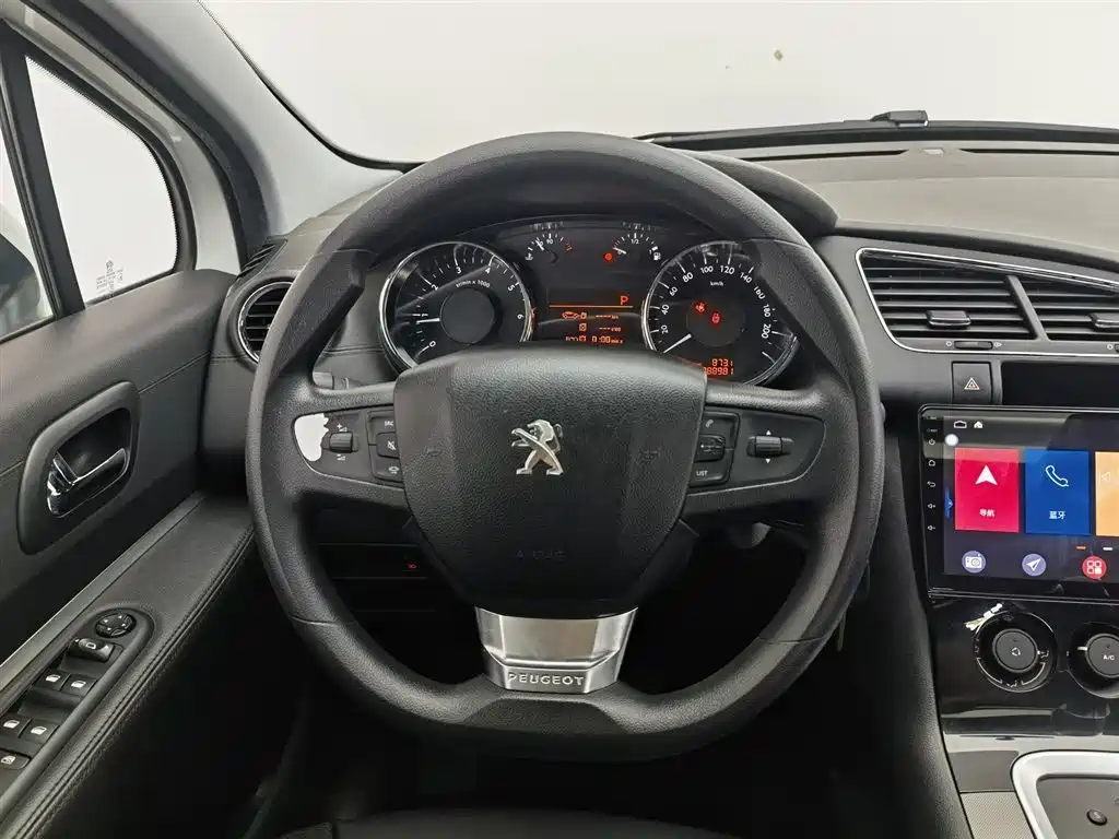 Peugeot 3008 2019 — фото 11