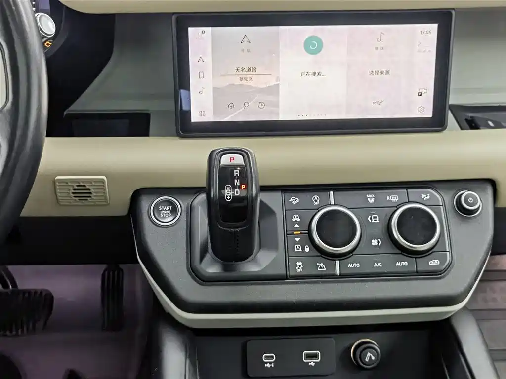 Land Rover Defender 2021 — фото 13