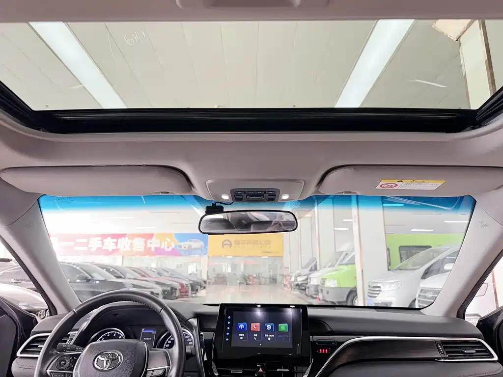 Toyota Camry 2022 — фото 12