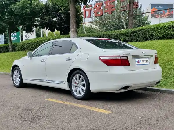 Lexus LS 2006