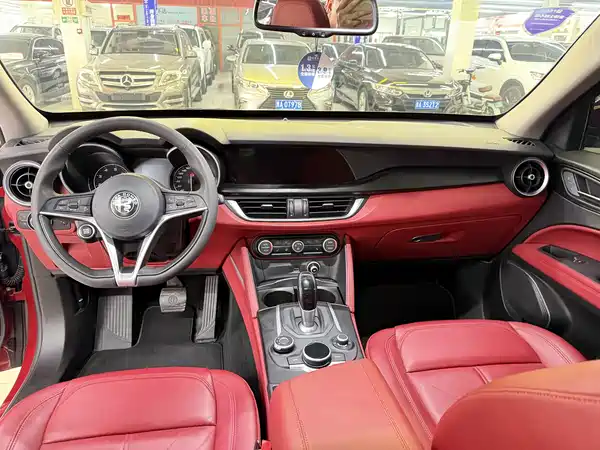 Alfa Romeo Stelvio 2017
