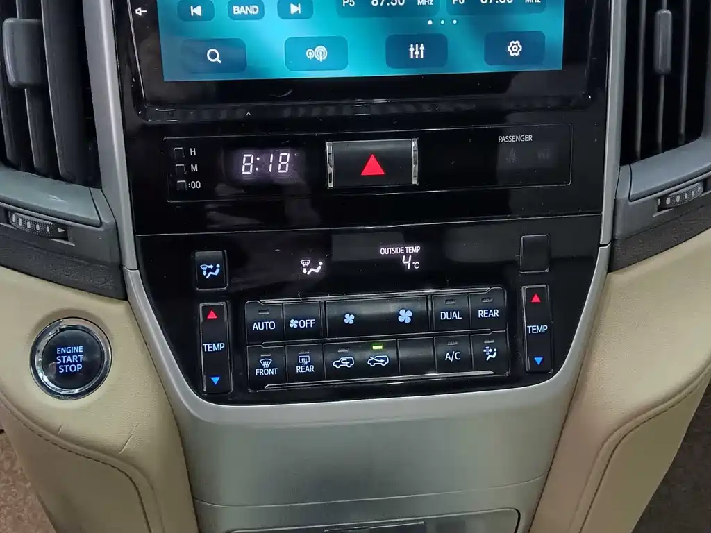 Toyota Land Cruiser 2017 — фото 12