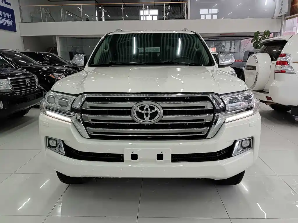 Toyota Land Cruiser 2017 — фото 2