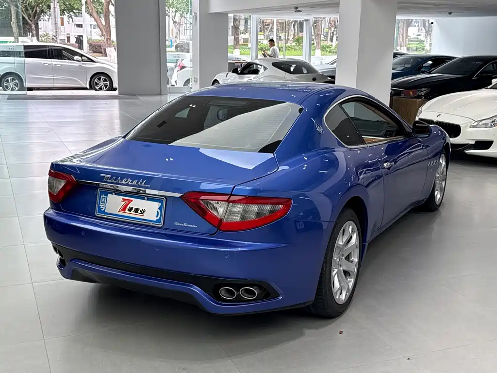 Maserati GranTurismo 2015 — фото 17