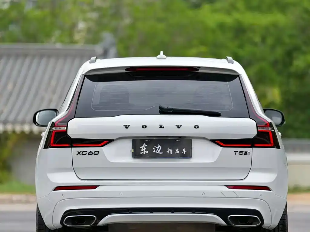 Volvo XC60 2021 — фото 9