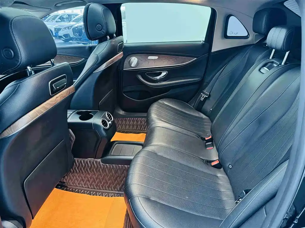 Mercedes-Benz E-Class 2019 — фото 16