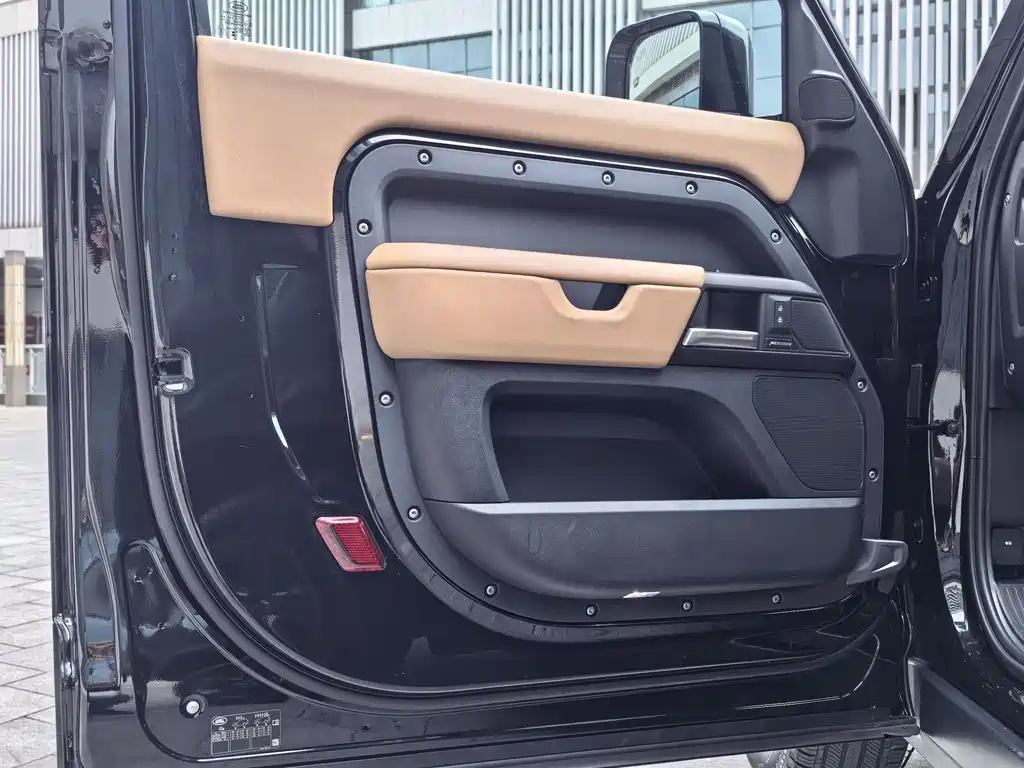 Land Rover Defender 2025 — фото 8