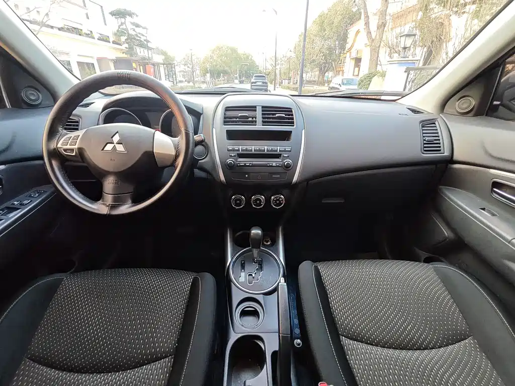 Mitsubishi ASX 2015 — фото 10