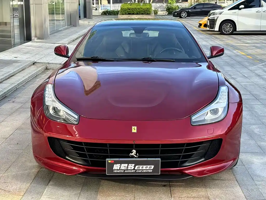 Ferrari GTC4Lusso 2017 — фото 2