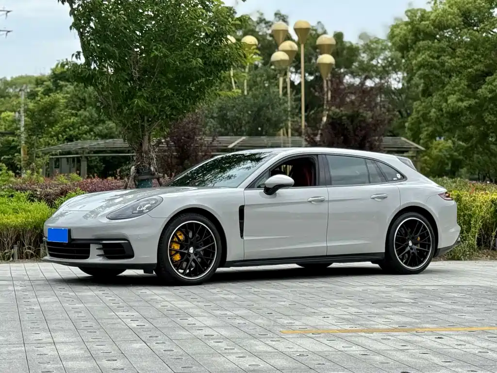 Porsche Panamera 2018 — фото 1