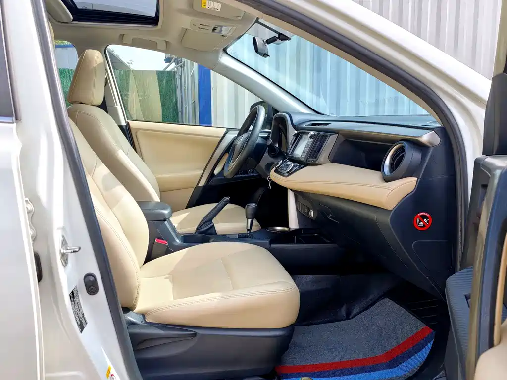 Toyota RAV4 2015 — фото 10