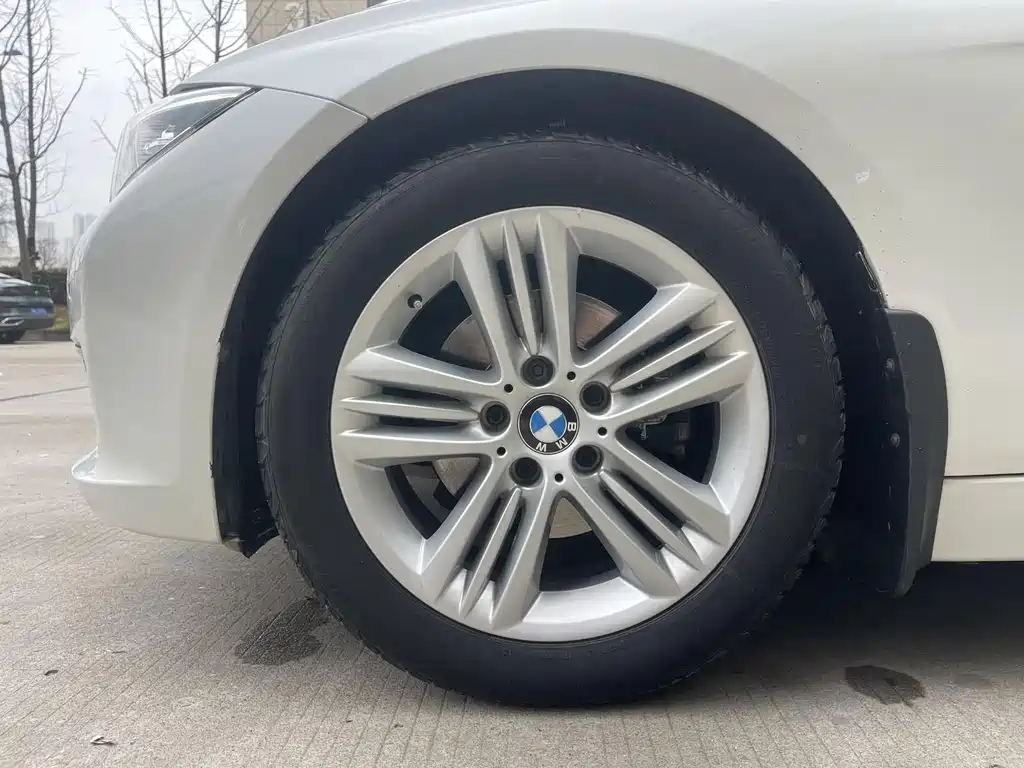 BMW 3 Series 2017 — фото 12