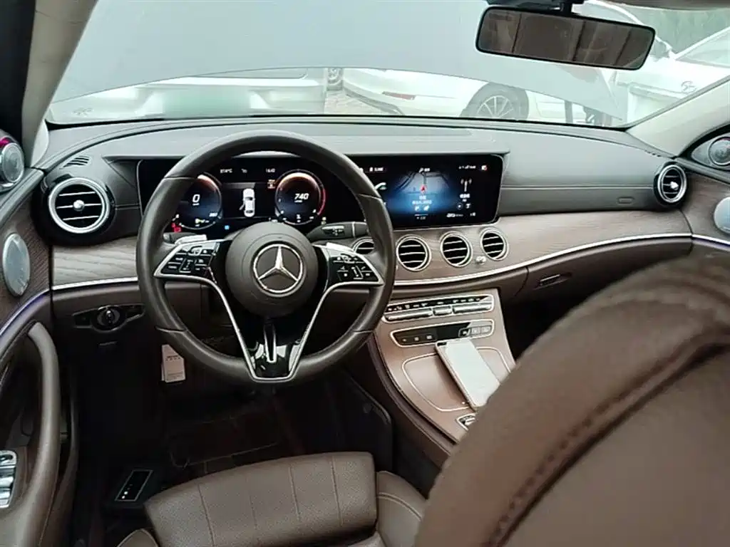 Mercedes-Benz E-Class 2023 — фото 10