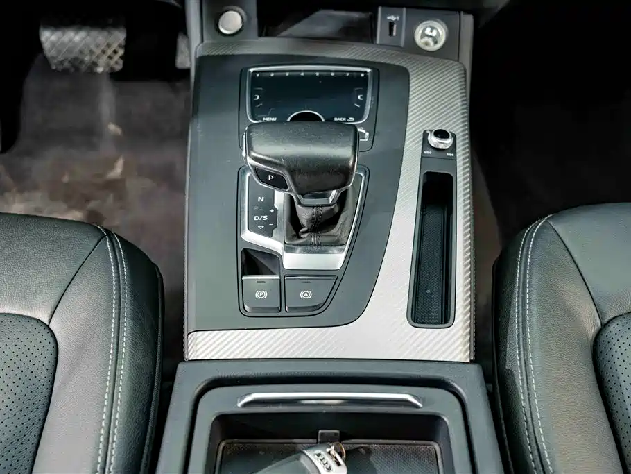 Audi Q5L 2021 — фото 14