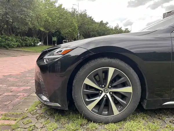 Lexus LS 2022