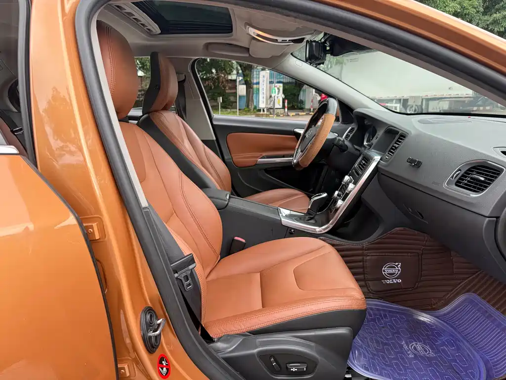 Volvo S60 2015 — фото 17
