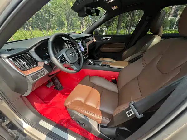 Volvo XC60 Plug-In Hybrid 2025