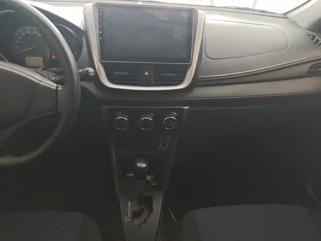 Toyota Yaris L 2016 — фото 13